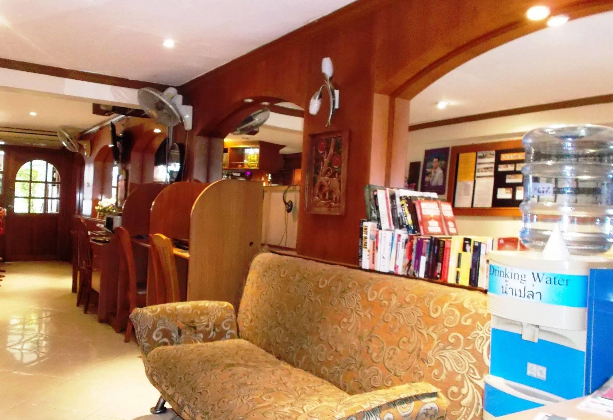 Chaiyapoon Inn Pattaya Exterior photo