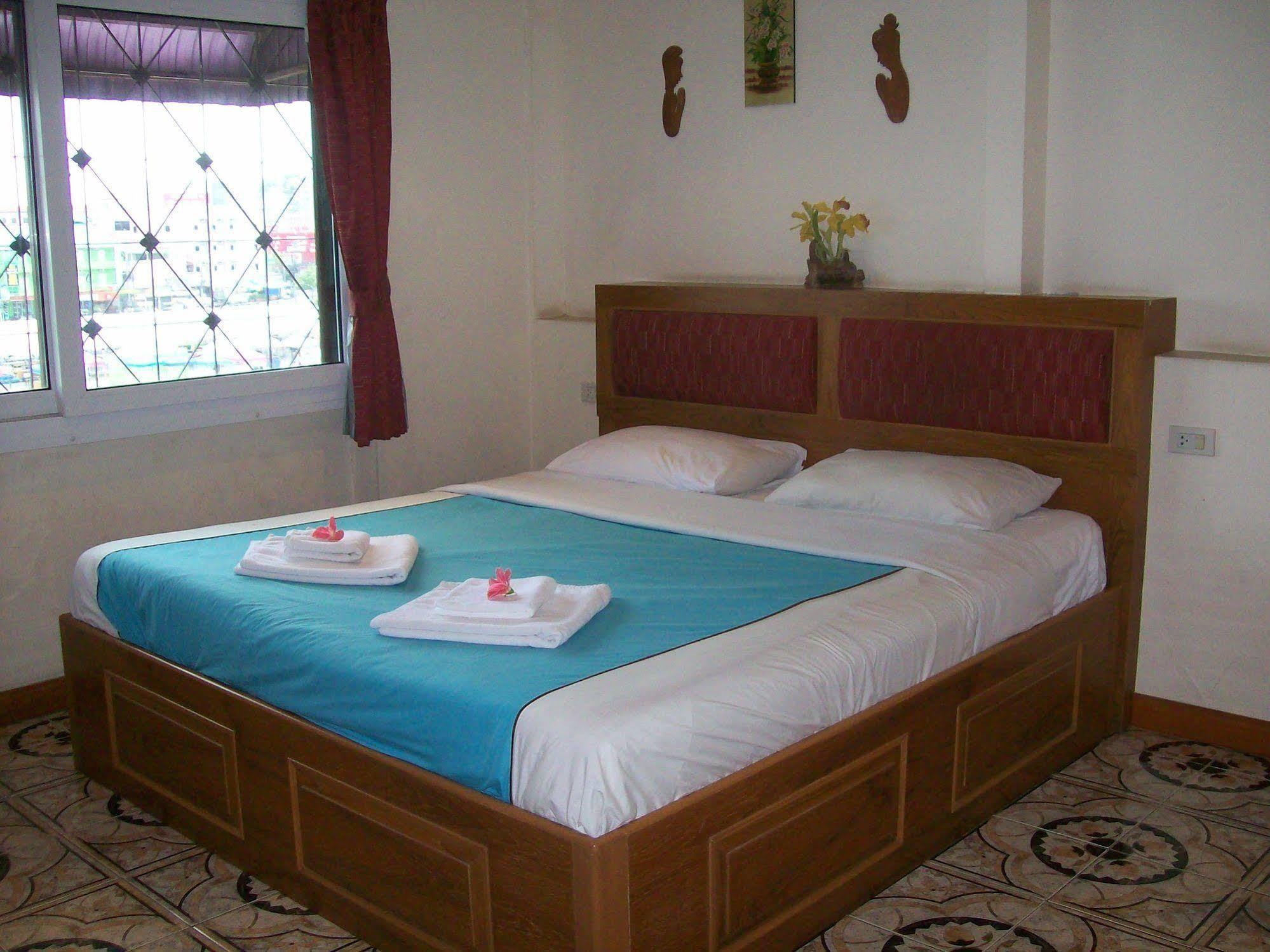 Chaiyapoon Inn Pattaya Exterior photo